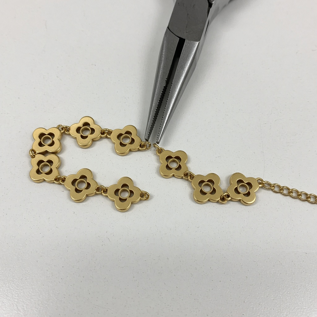 一條花形嘅金手鏈